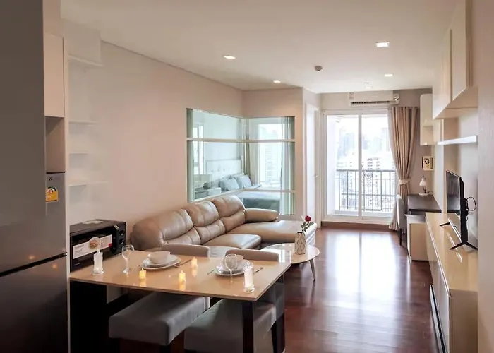 Apartment Luxury With Swimming Pool, Fast Wifi, 711, Big Room, Jacuzzi Bangkok