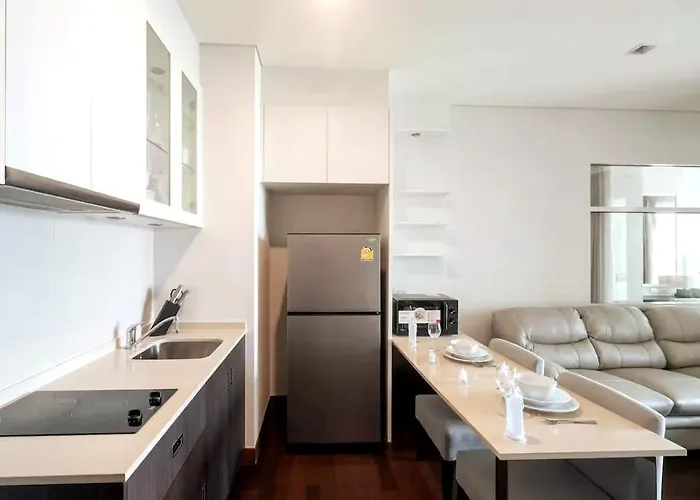 Luxury With Swimming Pool, Fast Wifi, 711, Big Room, Jacuzzi * Bangkok