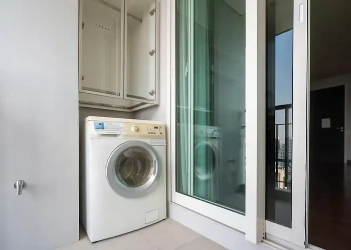 Luxury With Swimming Pool, Fast Wifi, 711, Big Room, Jacuzzi