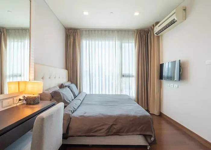 Luxury With Swimming Pool, Fast Wifi, 711, Big Room, Jacuzzi Bangkok