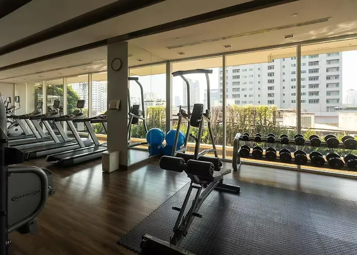 Luxury With Swimming Pool, Fast Wifi, 711, Big Room, Jacuzzi Apartment